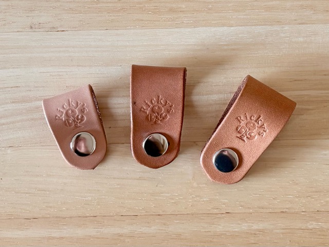 革のコードクリップ