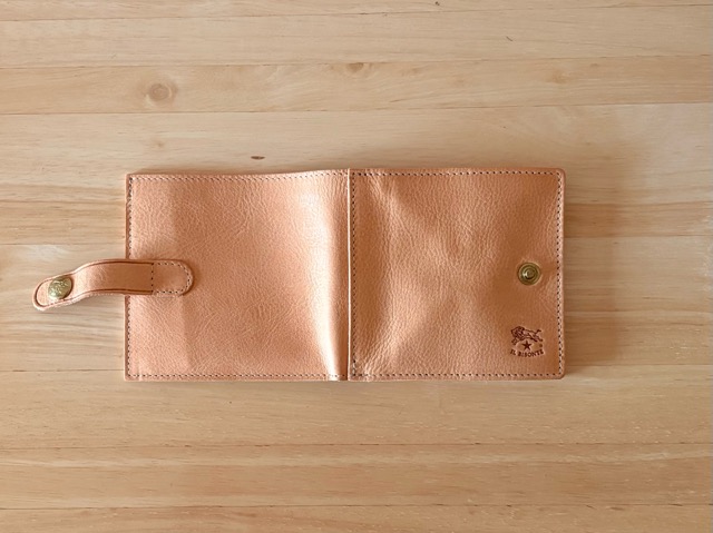 レザースクエアウォレット表面