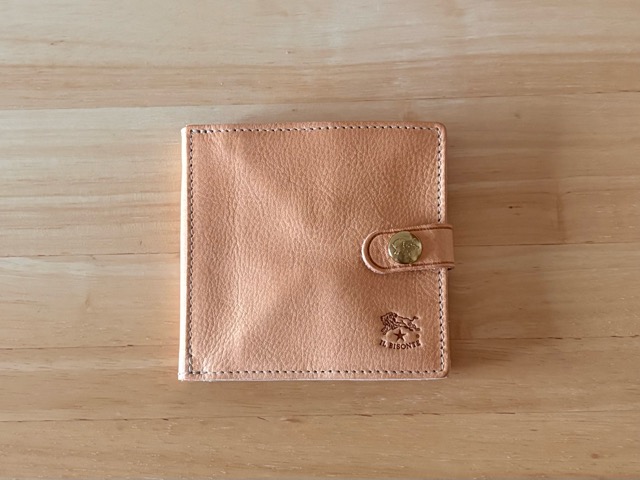 ２つ折りレザースクエアウォレット
