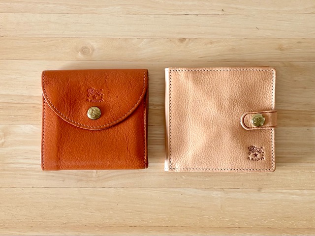 ラウンドスナップとスクエアウォレット