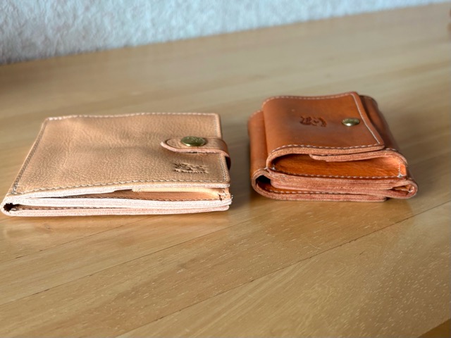 スクエアウォレットと三つ折り財布の厚み