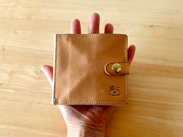 ２つ折りレザースクエアウォレット
