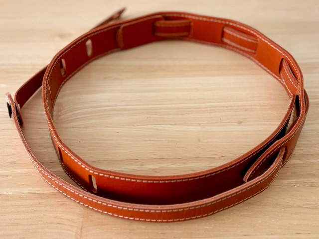 鈴蘭小道さんのウクレレ革のストラップ