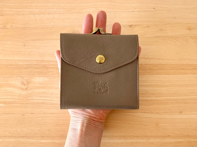 大きいがま口ウォレット